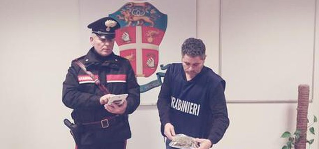Nasconde droga tra rifiuti, arrestato