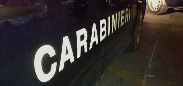 Tenta di entrare nel circo senza biglietto e con una falce in mano: arrestato 39enne