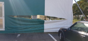 Atto vandalico a Parco Genziana, squarci nel tendone del bocciofilo