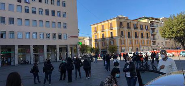 Covid: mamme davanti a comune Cosenza, chiudete le scuole