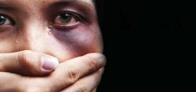 Aggredisce ex moglie davanti figli, arrestato 40enne
