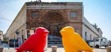 Inaugurata “Arte e città”, Catanzaro “invasa” da 36 animali coloratissimi: è Cracking Art!