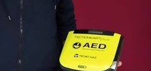 Salute e legalità: l’associazione Universo Minori ha donato un defibrillatore all’Istituto Salesiani Don Bosco di Soverato