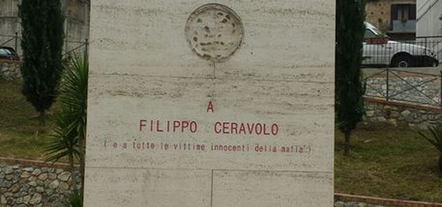 Fu ucciso per errore, danneggiato monumento dedicato al giovane Filippo Ceravolo
