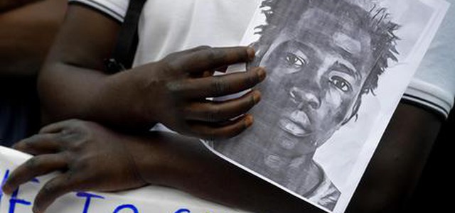 Migrante ucciso in Calabria, su Fb: "Insieme ai suoi complici stava fottendo dell'alluminio"