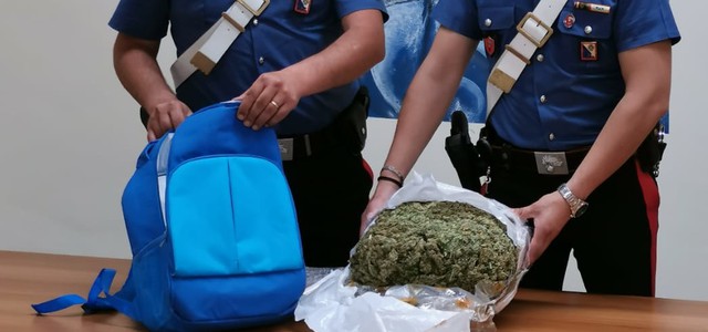 Sorpreso dai carabinieri con oltre 1,5 kg di droga: arrestato 26enne