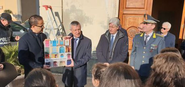 Ricolloca targa " Qui la 'ndrangheta non entra"