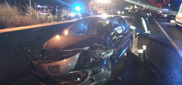 Incidente sulla SS 106. Due feriti.