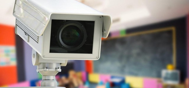 Telecamere obbligatorie negli asili e nelle case di cura per anziani
