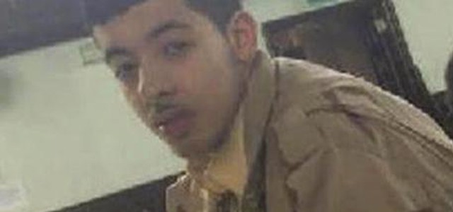 Manchester: si cerca l'artificiere. Arrestati il padre e il fratello minore del kamikaze