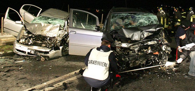 Scontro tra auto, muore 29enne, 