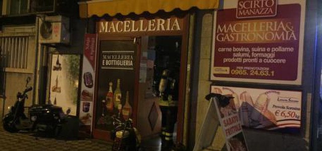 In fiamme una Macelleria a Reggio