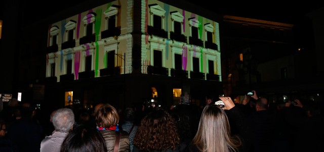 Luci e sorrisi, le Notti a Colori riscaldano corso Mazzini 