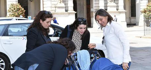 Torino, Appendino registra all'anagrafe il figlio di due madri