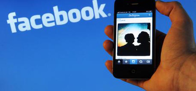 Facebook condivide dati con big mobile