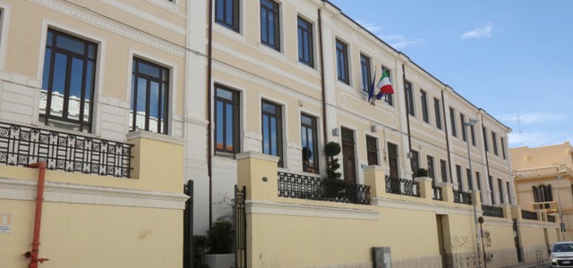 Furto al Liceo Classico Campanella, sul posto la Polizia