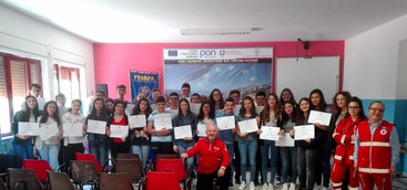 Curinga- CRI consegna degli attestati di partecipazione  agli alunni delle terze classi della scuola