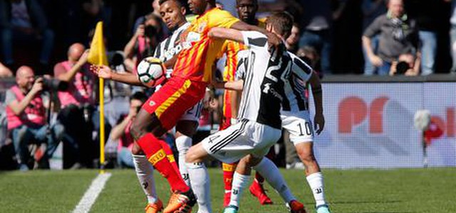 La Juventus soffre ma batte 4-2 il Benevento e va a +7 sul Napoli