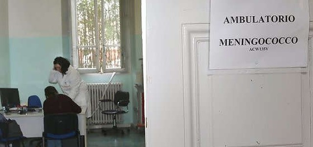 Meningite, il ministero della Salute rassicura: "Nessuna emergenza né carenza vaccini"
