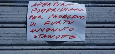 Rapina in negozio a Lido: "Chiusi per furto"