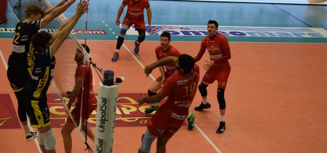 Volley, i campioni d’Italia dell’Azimut Modena espugnano il Pala Valentia