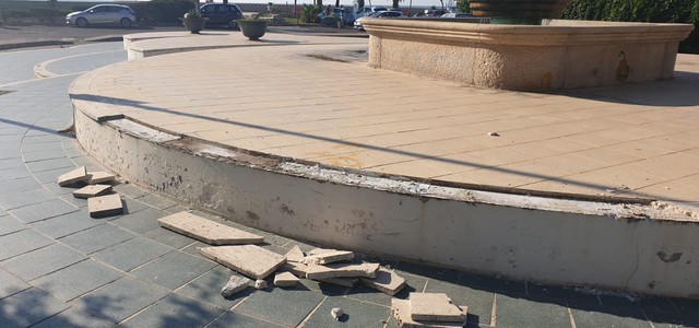 Piazza Brindisi sotto attacco dei vandali