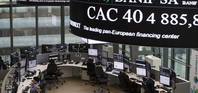 Borsa, Macron spinge Europa su massimi da ottobre 2015