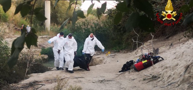 Ritrovato cadavere in decomposizione a Isola Capo Rizzuto