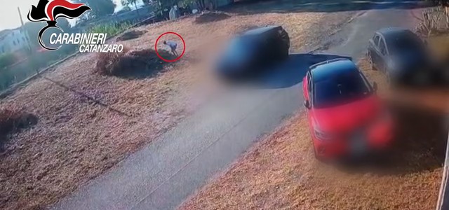 Montauro, incendio doloso tra le sterpaglie: denunciato un 49enne grazie alle telecamere