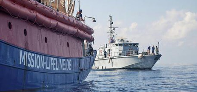 Migranti, incontro segreto Macron-Conte: 'Lifeline a Malta'