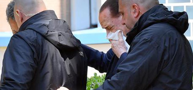 Berlusconi caduto a Portofino, medicato a Milano