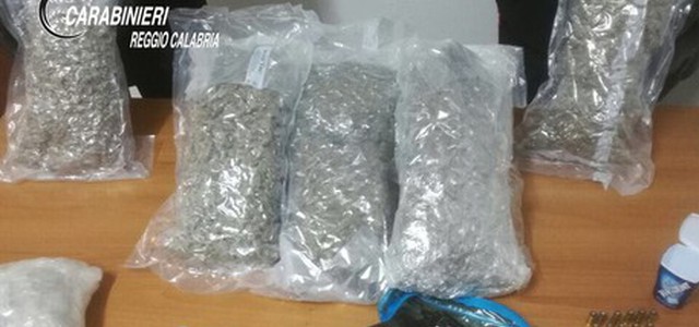 Pistola e droga nascosti scoperti dai carabinieri