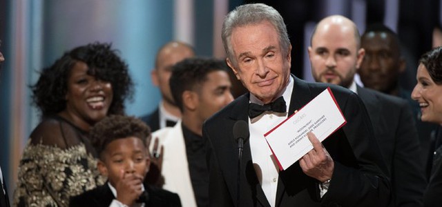Oscar 2017, 'vince La La Land' ma la busta è sbagliata: miglior film Moonlight