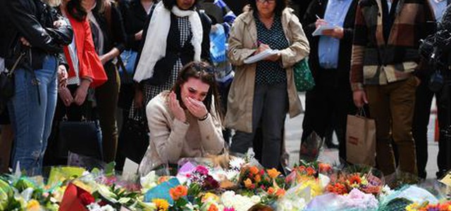 Attentati Londra: tre nuovi arresti. Nel Tamigi ottava vittima