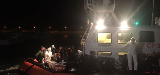Nuovo sbarco di migranti a Roccella Jonica, giunti in 150
