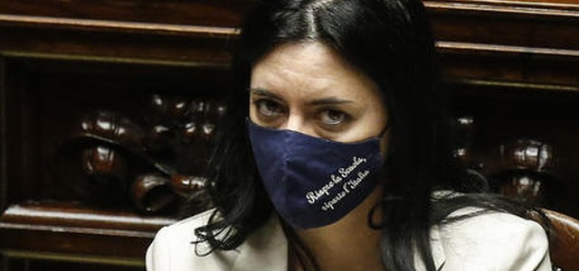 Scontro sulla didattica a distanza, Azzolina: " Si trovino altre soluzioni"