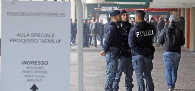'Ndrangheta, condannato di Aemilia prende ostaggi alle Poste