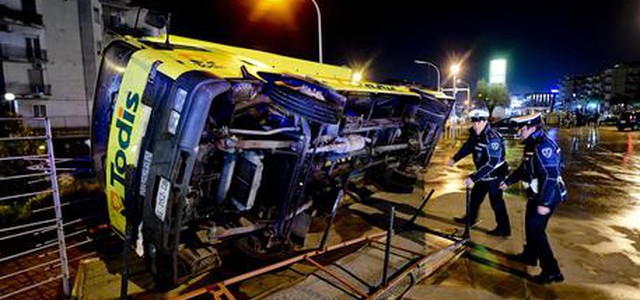 Tornado a Caserta solleva auto e roulotte 