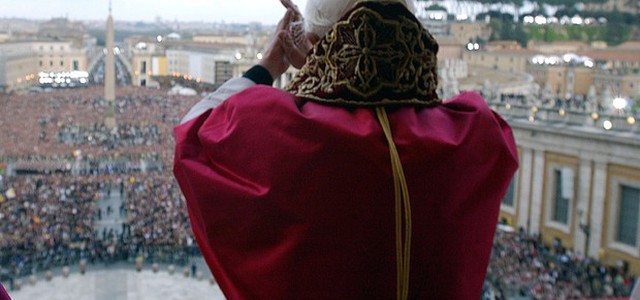 I 90 anni di Ratzinger, auguri al Papa emerito