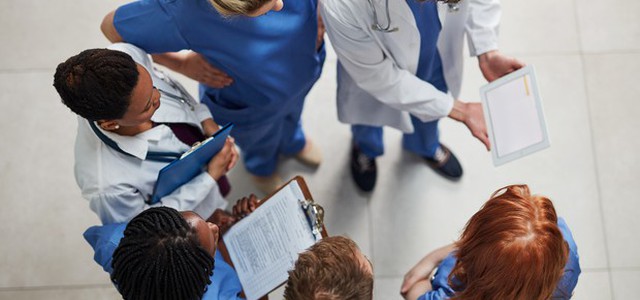Siglato il contratto lavoratori della Sanità, 85 euro di aumento