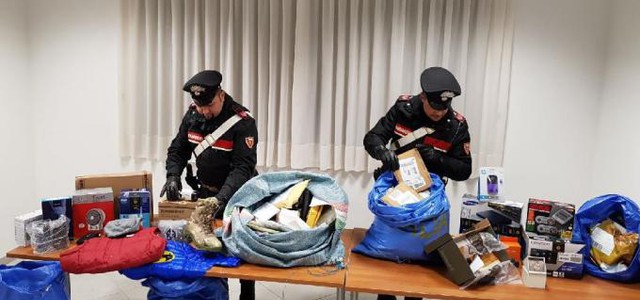 Tentano rapina alla posta di Lamezia, in manette banda di Babbi Natale in trasferta 