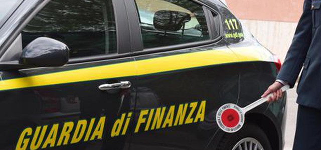 Armi e droga in terreno vicino autosalone,arrestati fratelli
