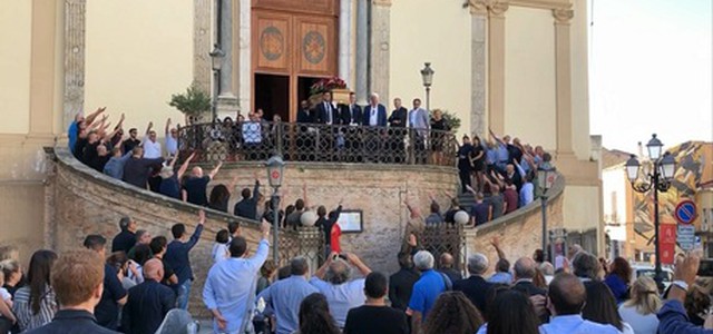 Morte Nando Giardini, saluto fascista durante funerali a Catanzaro