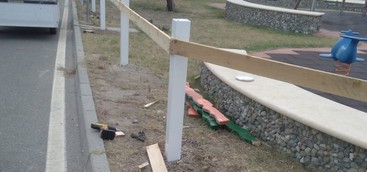 GIOVINO , LEVATO, FILIPPO MANCUSO E PRATICO’: “RIPRISTINATA SU NOSTRA RICHIESTA RECINZIONE AREA GIOCHI SUL LUNGOMARE CON INTERVENTO CATANZARO SERVIZI”