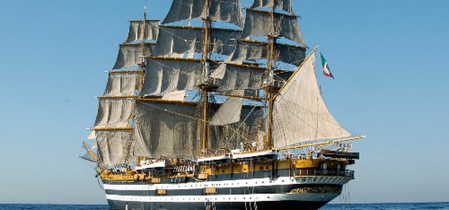 L’Amerigo Vespucci rientra in Italia, a bordo per la prima volta anche un medico calabrese
