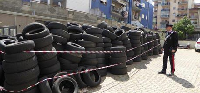 Sequestrati 560 pneumatici fuori uso