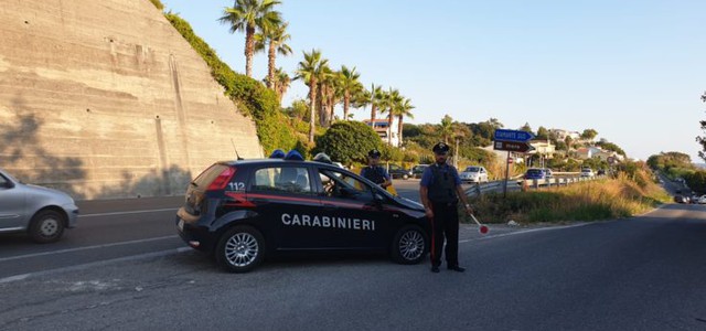 Pregiudicato evade dai domiciliari, arrestato nel paese accanto