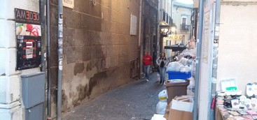Traversa di Corso Mazzini diventa centro raccolta rifiuti