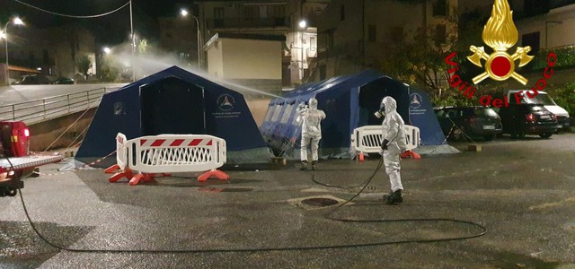 Emergenza Covid-19, disinfezione e sanificazione aree d’interesse Comune di Cotronei da parte dei vigili del fuoco del comando Provinciale di Crotone