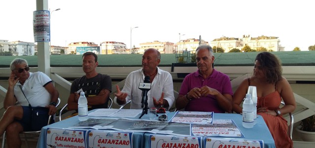 Presentato il tuffo collettivo a Catanzaro (VIDEO)